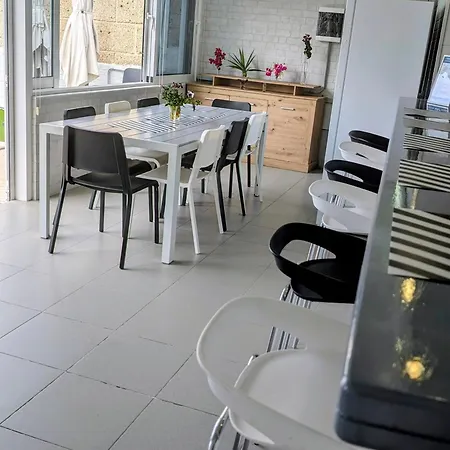 Adeje Nest Konukevi *